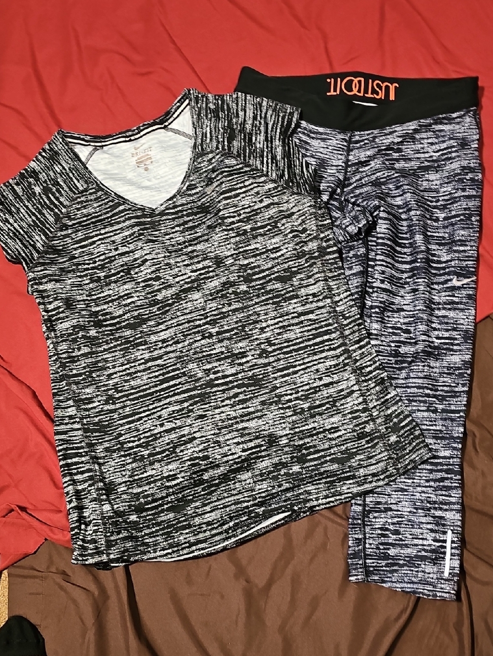 Nike Black & Gray Women's Active Tee and Legging Set
